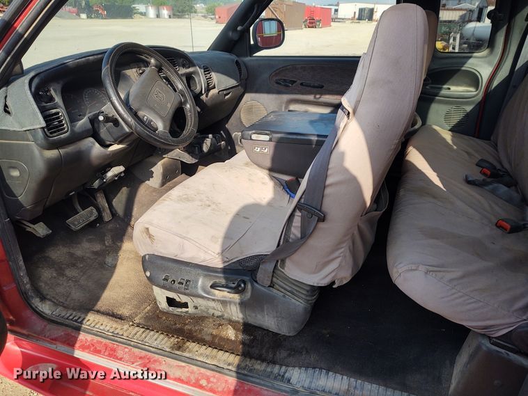 image for item DE7009 2000 Dodge Ram 2500  Quad Cab pickup truck