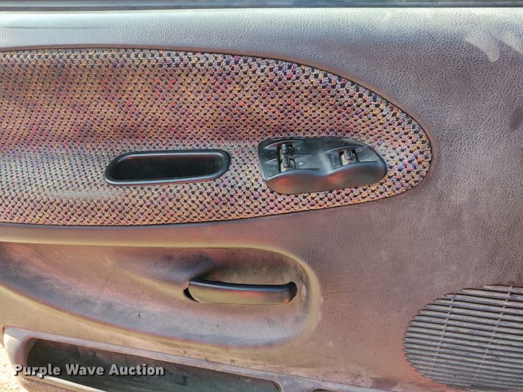 image for item DE7009 2000 Dodge Ram 2500  Quad Cab pickup truck