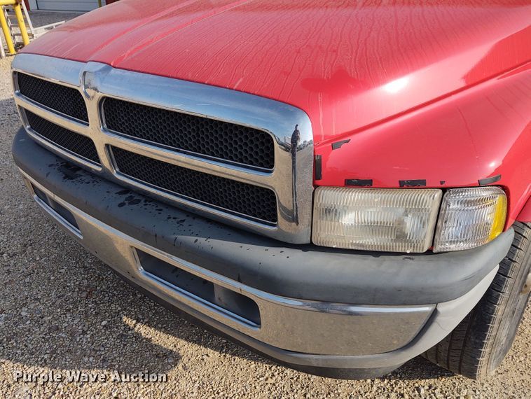 image for item DE7009 2000 Dodge Ram 2500  Quad Cab pickup truck