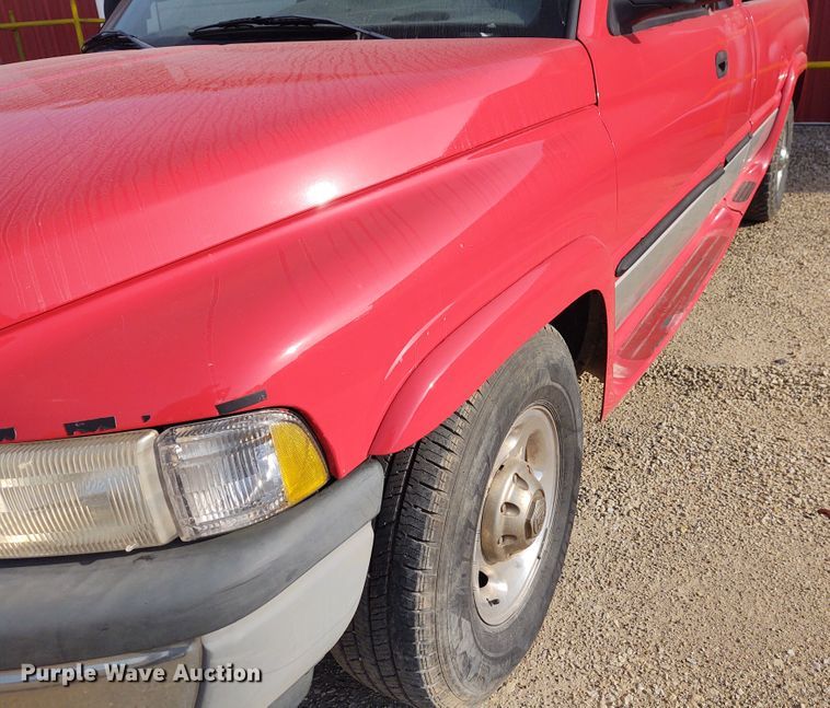 image for item DE7009 2000 Dodge Ram 2500  Quad Cab pickup truck