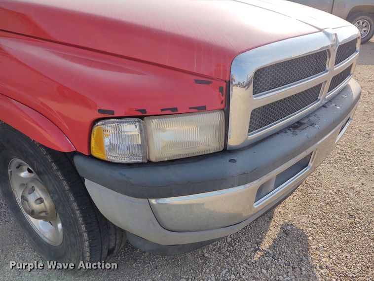 image for item DE7009 2000 Dodge Ram 2500  Quad Cab pickup truck