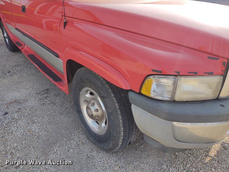 image for item DE7009 2000 Dodge Ram 2500  Quad Cab pickup truck