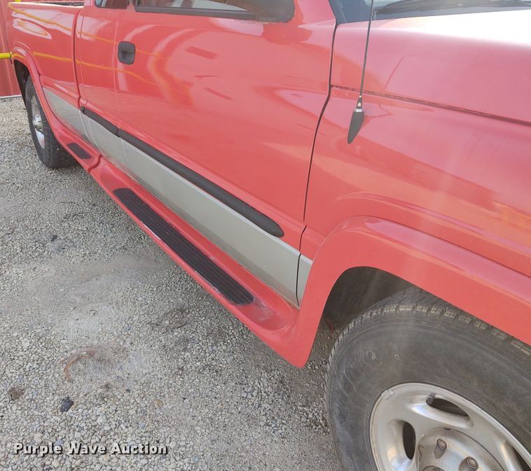 image for item DE7009 2000 Dodge Ram 2500  Quad Cab pickup truck