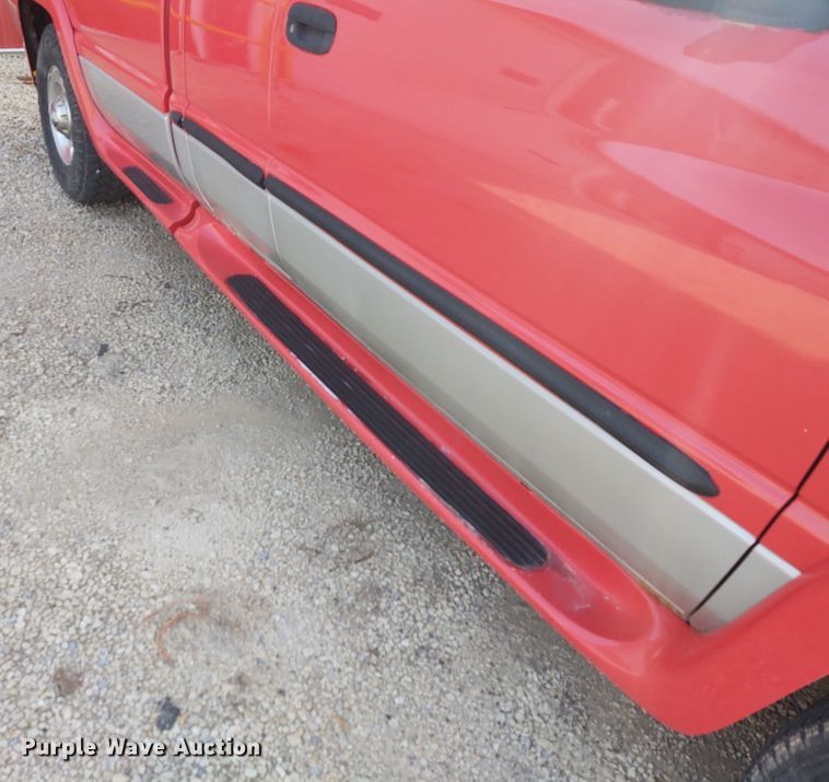 image for item DE7009 2000 Dodge Ram 2500  Quad Cab pickup truck