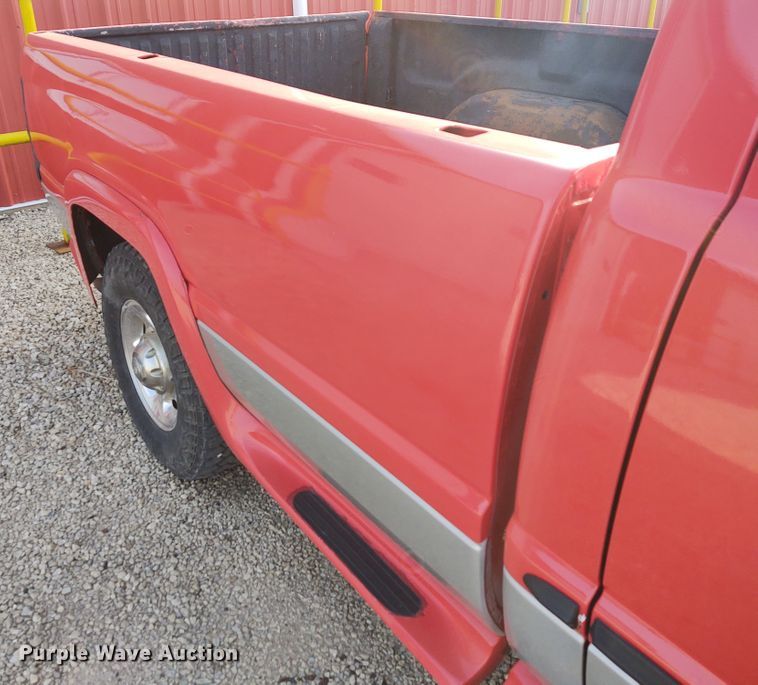 image for item DE7009 2000 Dodge Ram 2500  Quad Cab pickup truck