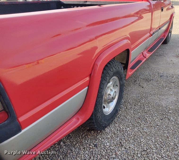 image for item DE7009 2000 Dodge Ram 2500  Quad Cab pickup truck