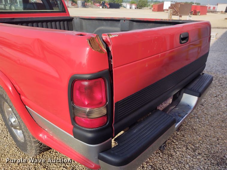 image for item DE7009 2000 Dodge Ram 2500  Quad Cab pickup truck