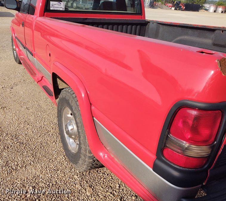 image for item DE7009 2000 Dodge Ram 2500  Quad Cab pickup truck