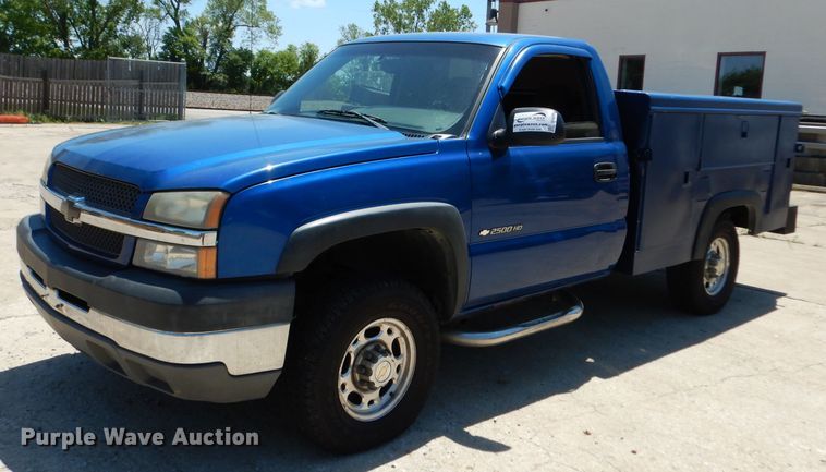 image for item DF4050 2004 Chevrolet Silverado 2500HD  utility bed pickup truck