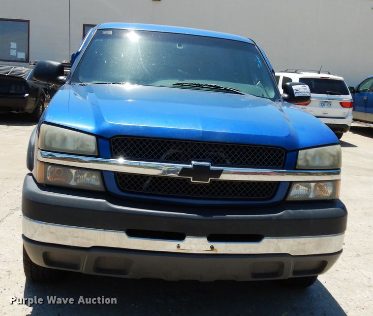 image for item DF4050 2004 Chevrolet Silverado 2500HD  utility bed pickup truck