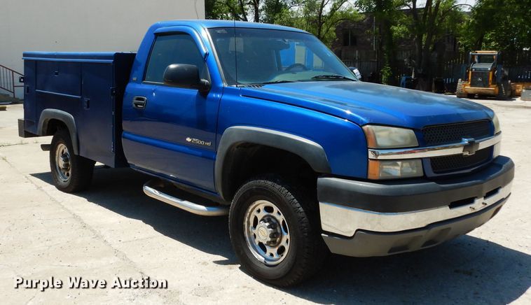 image for item DF4050 2004 Chevrolet Silverado 2500HD  utility bed pickup truck
