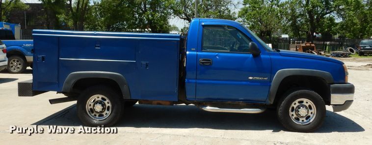image for item DF4050 2004 Chevrolet Silverado 2500HD  utility bed pickup truck
