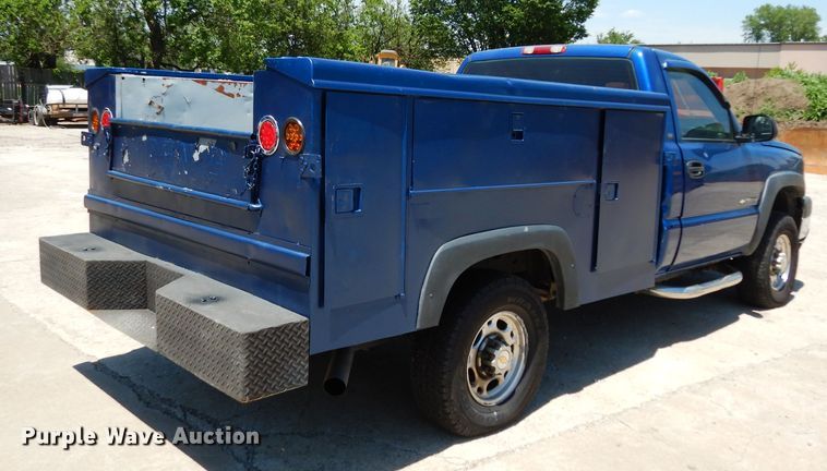 image for item DF4050 2004 Chevrolet Silverado 2500HD  utility bed pickup truck