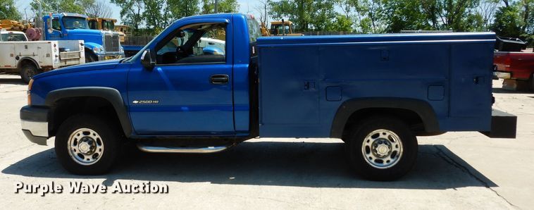 image for item DF4050 2004 Chevrolet Silverado 2500HD  utility bed pickup truck