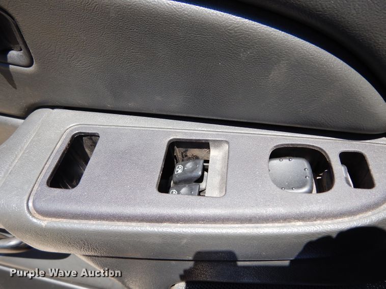 image for item DF4050 2004 Chevrolet Silverado 2500HD  utility bed pickup truck