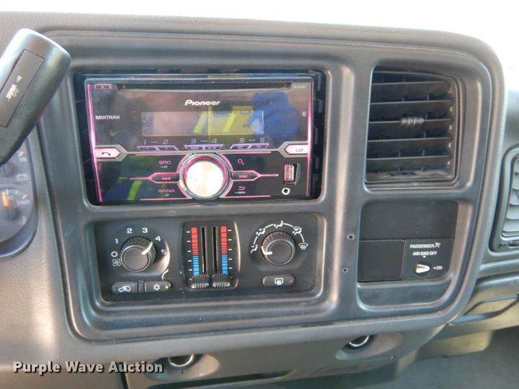 image for item DF4050 2004 Chevrolet Silverado 2500HD  utility bed pickup truck