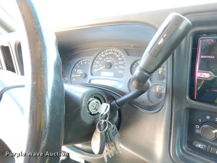 image for item DF4050 2004 Chevrolet Silverado 2500HD  utility bed pickup truck