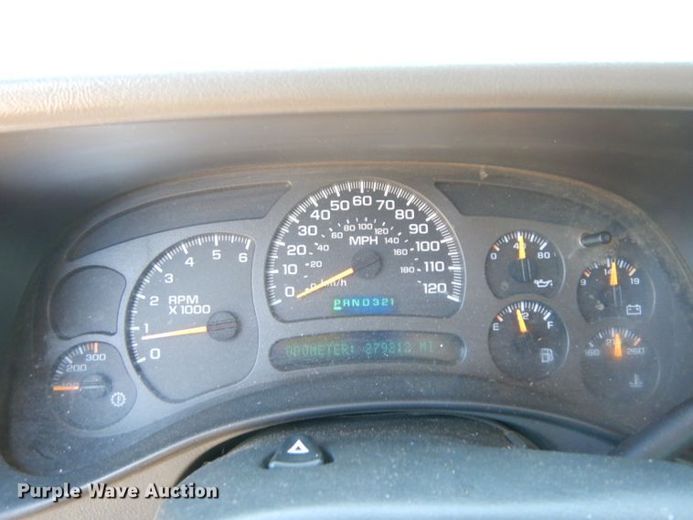 image for item DF4050 2004 Chevrolet Silverado 2500HD  utility bed pickup truck