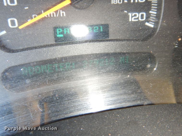 image for item DF4050 2004 Chevrolet Silverado 2500HD  utility bed pickup truck