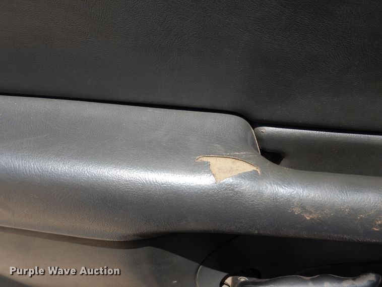 image for item DF4050 2004 Chevrolet Silverado 2500HD  utility bed pickup truck