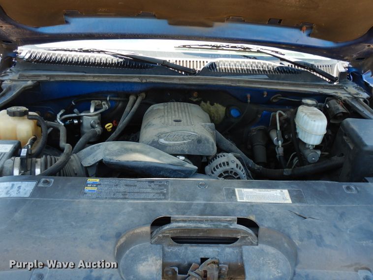 image for item DF4050 2004 Chevrolet Silverado 2500HD  utility bed pickup truck