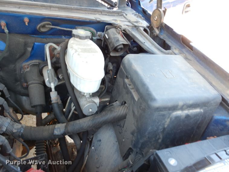 image for item DF4050 2004 Chevrolet Silverado 2500HD  utility bed pickup truck