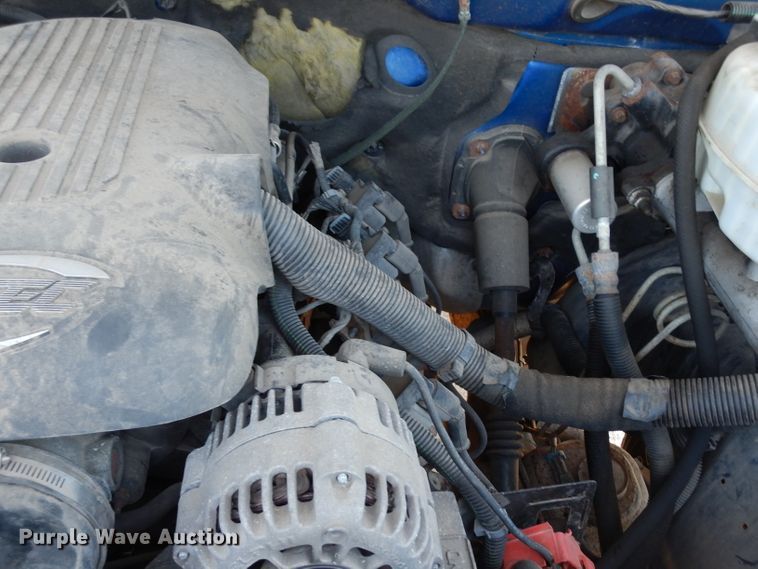 image for item DF4050 2004 Chevrolet Silverado 2500HD  utility bed pickup truck