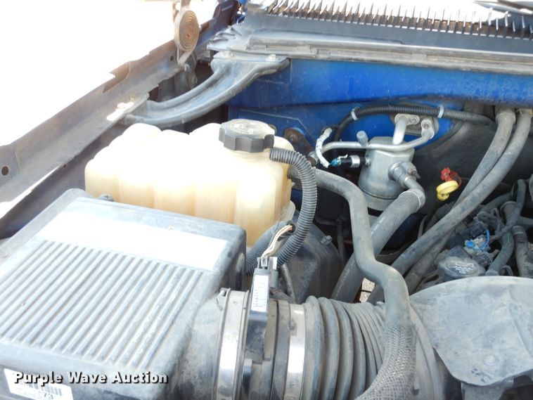 image for item DF4050 2004 Chevrolet Silverado 2500HD  utility bed pickup truck