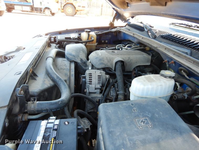 image for item DF4050 2004 Chevrolet Silverado 2500HD  utility bed pickup truck