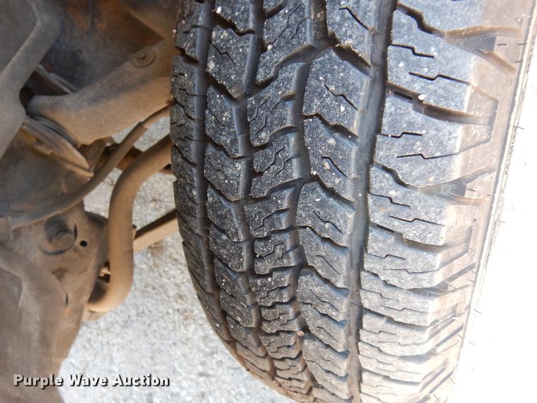 image for item DF4050 2004 Chevrolet Silverado 2500HD  utility bed pickup truck