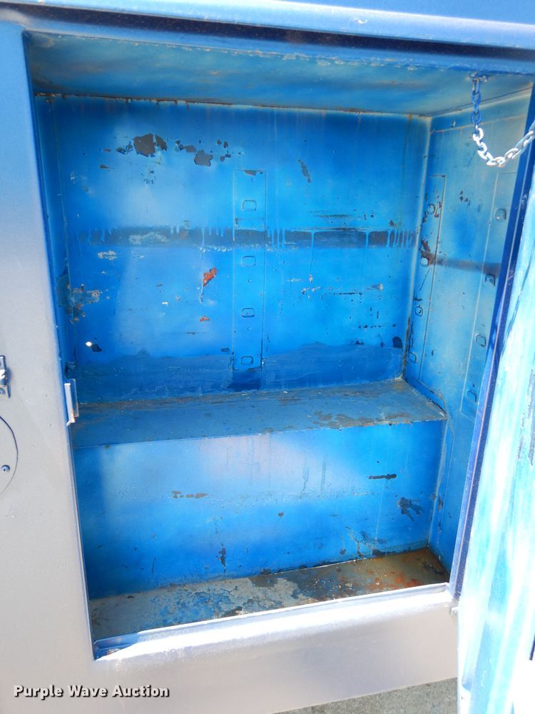 image for item DF4050 2004 Chevrolet Silverado 2500HD  utility bed pickup truck