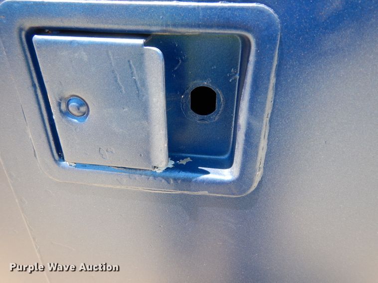 image for item DF4050 2004 Chevrolet Silverado 2500HD  utility bed pickup truck