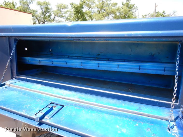 image for item DF4050 2004 Chevrolet Silverado 2500HD  utility bed pickup truck