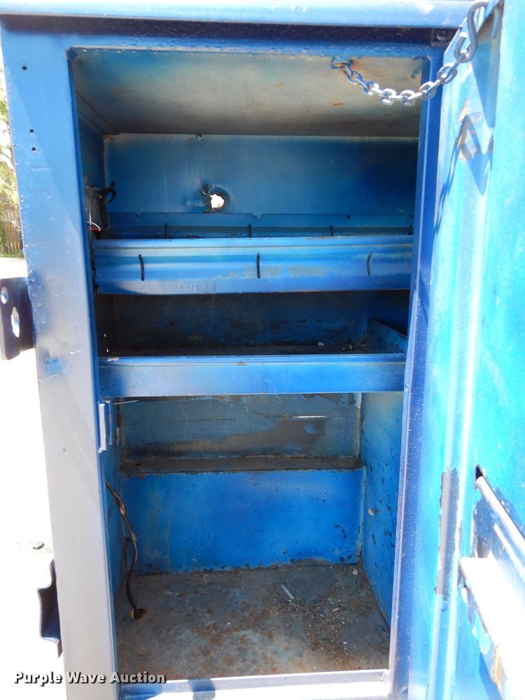 image for item DF4050 2004 Chevrolet Silverado 2500HD  utility bed pickup truck