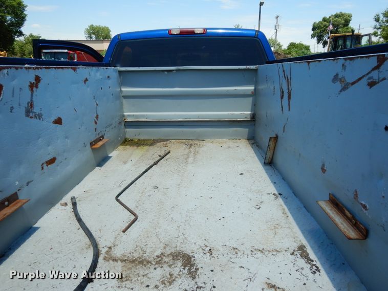 image for item DF4050 2004 Chevrolet Silverado 2500HD  utility bed pickup truck