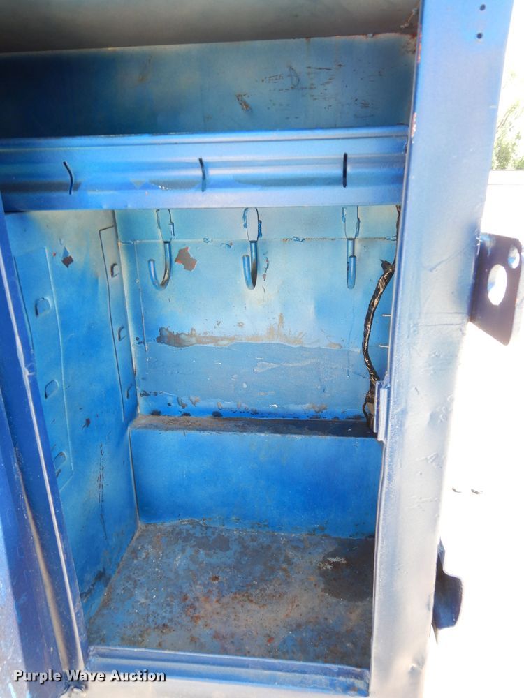 image for item DF4050 2004 Chevrolet Silverado 2500HD  utility bed pickup truck