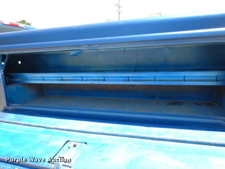 image for item DF4050 2004 Chevrolet Silverado 2500HD  utility bed pickup truck