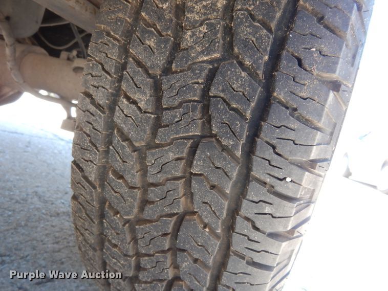 image for item DF4050 2004 Chevrolet Silverado 2500HD  utility bed pickup truck