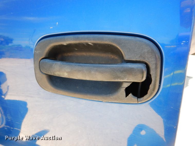 image for item DF4050 2004 Chevrolet Silverado 2500HD  utility bed pickup truck