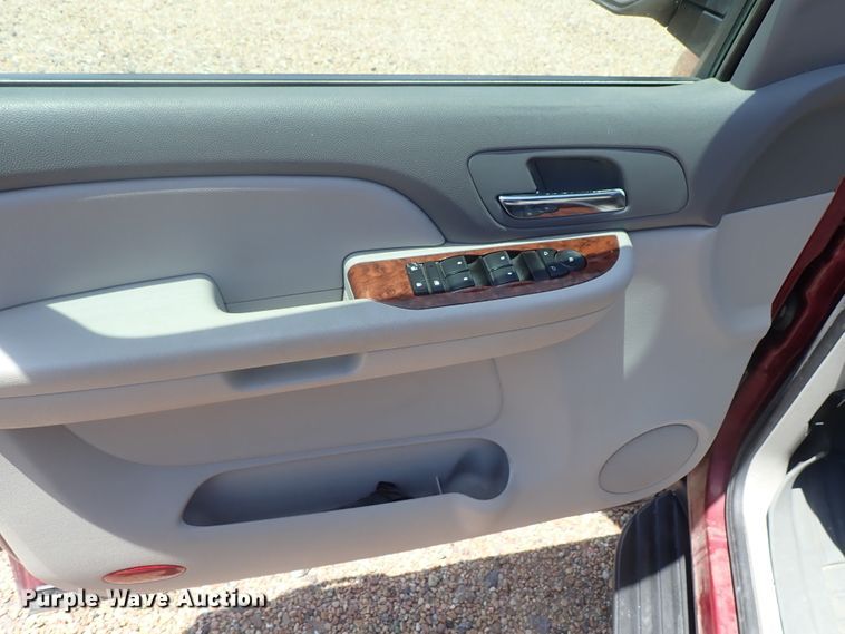 image for item DG2309 2007 Chevrolet Suburban 1500 LT  SUV