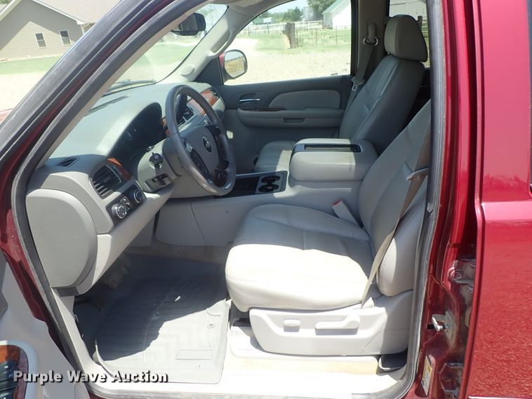 image for item DG2309 2007 Chevrolet Suburban 1500 LT  SUV