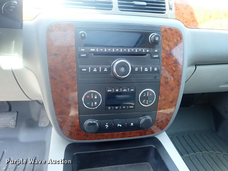 image for item DG2309 2007 Chevrolet Suburban 1500 LT  SUV