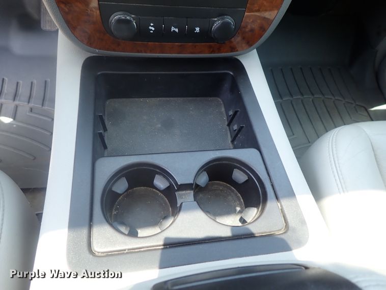 image for item DG2309 2007 Chevrolet Suburban 1500 LT  SUV