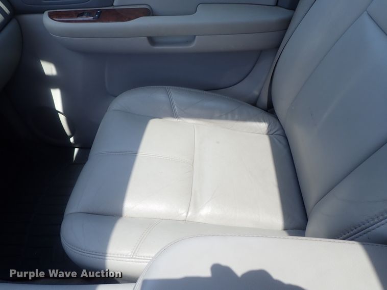 image for item DG2309 2007 Chevrolet Suburban 1500 LT  SUV