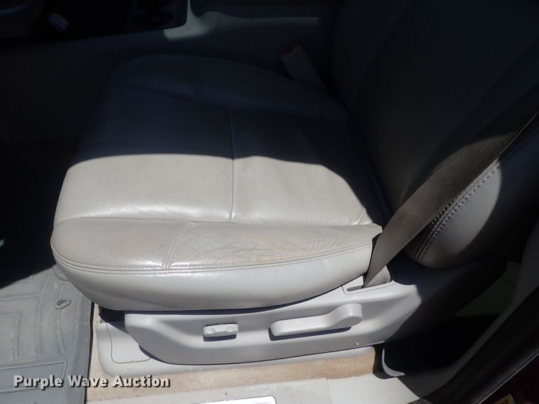 image for item DG2309 2007 Chevrolet Suburban 1500 LT  SUV