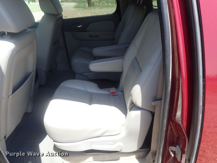 image for item DG2309 2007 Chevrolet Suburban 1500 LT  SUV