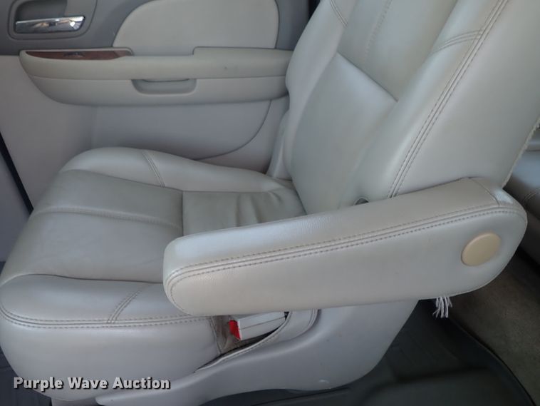 image for item DG2309 2007 Chevrolet Suburban 1500 LT  SUV