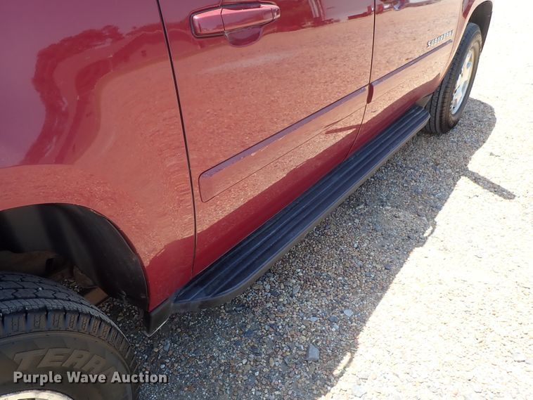 image for item DG2309 2007 Chevrolet Suburban 1500 LT  SUV