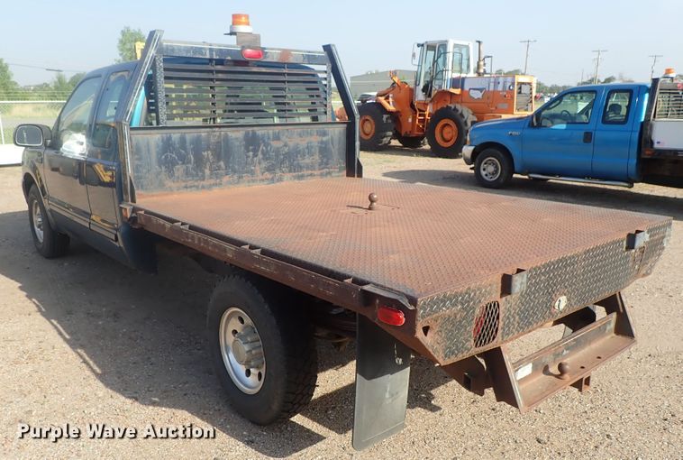 image for item DG2312 2002 Ford F250 Super Duty  SuperCab flatbed pickup truck
