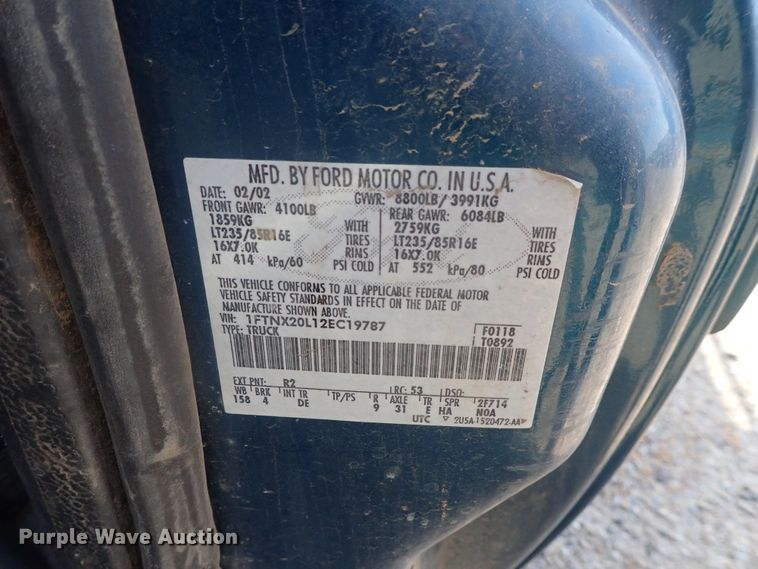 image for item DG2312 2002 Ford F250 Super Duty  SuperCab flatbed pickup truck